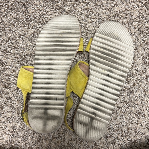 Caslon Leather Yellow Sandals - Picture 4 of 7